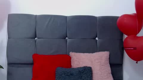 Snapshot of miamackleyn_ chatting on February 2025 12:45:02 PM MIA online show from February 2025 12:45:02 PM