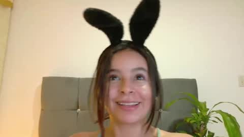 Snapshot of miamackleyn_ chatting on September 2025 12:28:02 PM MIA online show from September 2025 12:28:02 PM