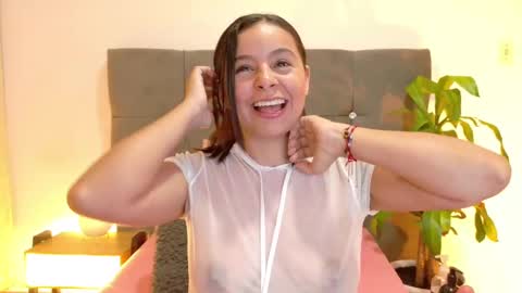 Snapshot of miamackleyn_ chatting on September 2025 12:54:02 PM MIA online show from September 2025 12:54:02 PM