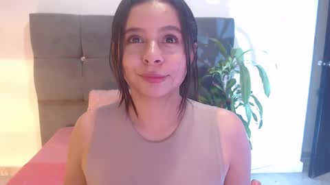 Snapshot of miamackleyn_ chatting on October 2025 12:47:01 PM MIA online show from October 2025 12:47:01 PM