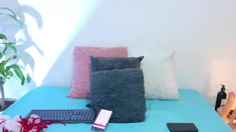 Snapshot of miamackleyn_ chatting on October 2025 03:02:01 PM MIA online show from October 2025 03:02:01 PM