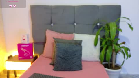 Snapshot of miamackleyn_ chatting on November 2025 02:42:02 PM MIA online show from November 2025 02:42:02 PM