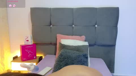 Snapshot of miamackleyn_ chatting on December 2025 03:50:02 PM MIA online show from December 2025 03:50:02 PM