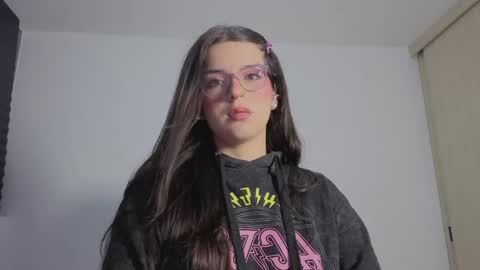 Snapshot of miamillerr_28 chatting on April 2026 08:23:01 AM Mia online show from April 2026 08:23:01 AM