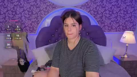 Snapshot of miamontoya chatting on October 2025 01:22:01 PM Mia   -5 7001400 Follow  online show from October 2025 01:22:01 PM