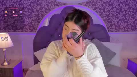 Snapshot of miamontoya chatting on November 2025 01:34:01 PM Mia -5 7001400 Follow online show from November 2025 01:34:01 PM