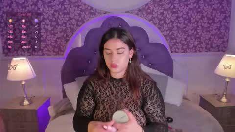 Snapshot of miamontoya chatting on November 2025 01:25:02 PM Mia -5 7001400 Follow online show from November 2025 01:25:02 PM