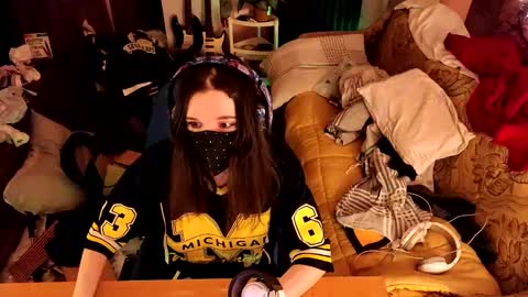 Snapshot of miaowhowl chatting on February 2025 05:37:01 PM Kristien online show from February 2025 05:37:01 PM