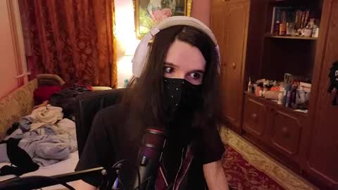 Snapshot of miaowhowl chatting on November 2025 08:42:02 PM Kristien online show from November 2025 08:42:02 PM