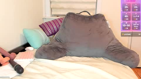 Snapshot of miaparker2_0 chatting on February 2025 02:12:01 AM Mia online show from February 2025 02:12:01 AM