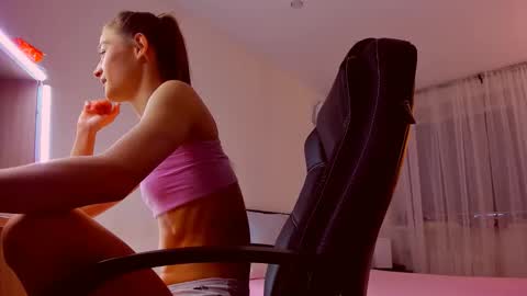 Snapshot of miapaw chatting on December 2025 07:11:02 PM Mia online show from December 2025 07:11:02 PM