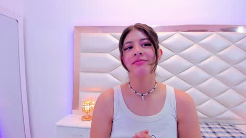 Snapshot of miaqueen021 chatting on January 2025 12:15:01 PM Sweetie Mia online show from January 2025 12:15:01 PM