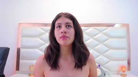 Snapshot of miaqueen021 chatting on January 2025 03:35:02 PM Sweetie Mia online show from January 2025 03:35:02 PM