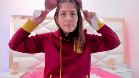 Snapshot of miaqueen021 chatting on February 2025 03:53:01 PM Sweetie Mia online show from February 2025 03:53:01 PM