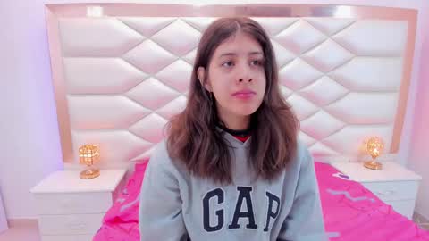 Snapshot of miaqueen021 chatting on March 2025 12:30:02 PM Sweetie Mia online show from March 2025 12:30:02 PM