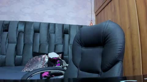 miarivers_1 online show from April 2026 02:22:01 PM