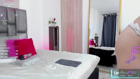 Snapshot of miarobertsmilf chatting on November 2025 12:30:01 AM Mia Milf online show from November 2025 12:30:01 AM