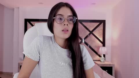 Mia online show from January 2025 11:19:01 PM