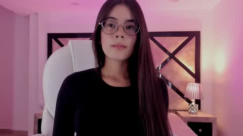 Mia online show from February 2025 09:09:01 PM