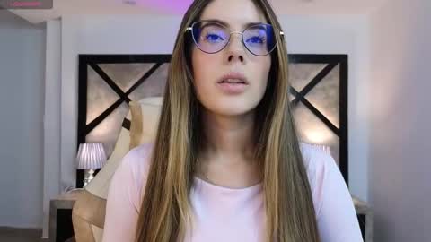 Mia online show from March 2026 07:41:01 PM