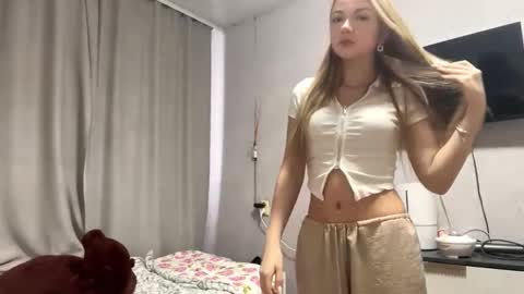 Milana online show from February 2026 10:18:01 AM