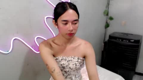 Mia online show from March 2026 02:06:02 AM