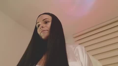 Mia online show from March 2025 12:00:01 AM