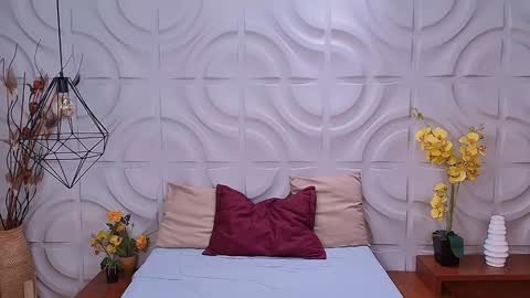 Mia online show from January 2025 04:13:01 AM