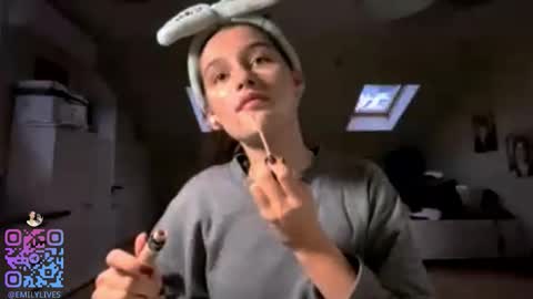 Snapshot of michael_pors chatting on October 2025 02:18:02 PM Emily online show from October 2025 02:18:02 PM