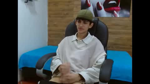 Snapshot of michaelkoiv chatting on December 2025 12:36:02 PM michaelkoiv online show from December 2025 12:36:02 PM