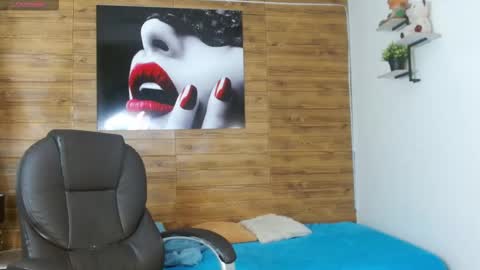 Snapshot of michaelkoiv chatting on December 2025 12:20:01 PM michaelkoiv online show from December 2025 12:20:01 PM