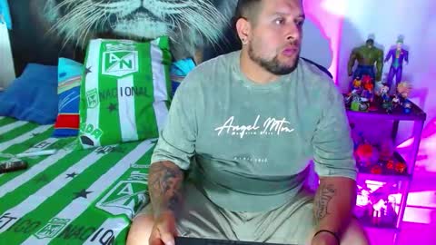 michell_myers online show from December 2025 04:01:01 PM