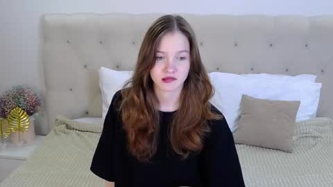 Snapshot of michelle_roux chatting on September 2025 12:43:02 PM Michelle online show from September 2025 12:43:02 PM