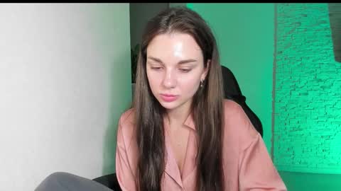 Michellee online show from November 2025 06:29:02 PM