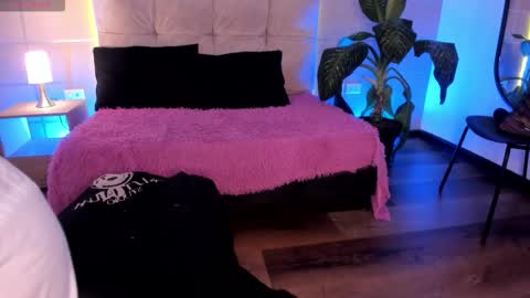 michonne_09 online show from December 2025 01:00:02 AM