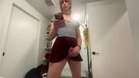 Snapshot of mickisofine chatting on July 2026 02:37:02 AM mickisofine online show from July 2026 02:37:02 AM