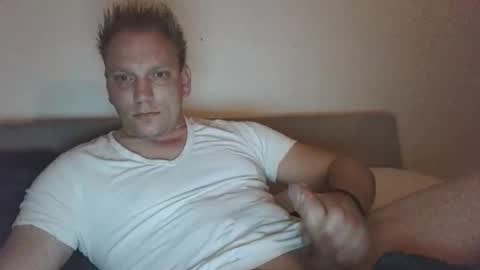 mickkxl online show from December 2024 07:44:01 PM