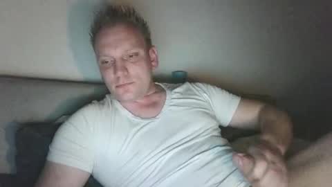 mickkxl online show from December 2025 08:59:01 PM