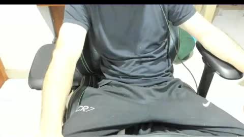 microfama00 online show from April 2026 10:07:01 PM