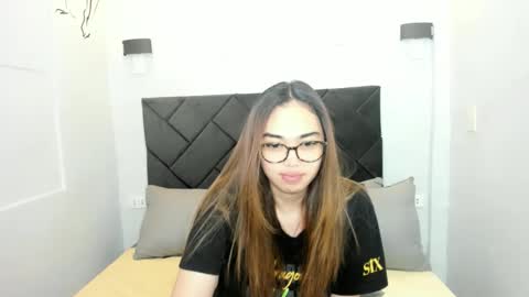 Snapshot of midnightbunny_ chatting on December 2024 02:52:01 PM Bunny 3 online show from December 2024 02:52:01 PM