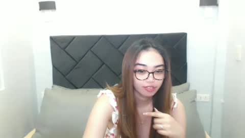 Snapshot of midnightbunny_ chatting on December 2024 01:51:02 AM Bunny 3 online show from December 2024 01:51:02 AM