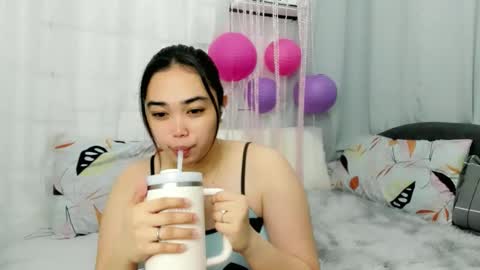 Snapshot of midnightbunny_ chatting on December 2025 04:25:01 PM Bunny 3 online show from December 2025 04:25:01 PM