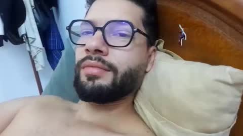 Snapshot of midoumas1 chatting on October 2025 10:46:02 AM Sam online show from October 2025 10:46:02 AM