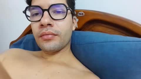 Snapshot of midoumas1 chatting on November 2025 12:22:01 PM Sam online show from November 2025 12:22:01 PM