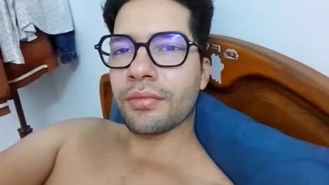 Snapshot of midoumas1 chatting on November 2025 07:18:02 PM Sam online show from November 2025 07:18:02 PM