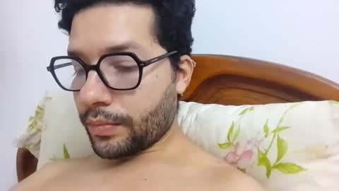 Snapshot of midoumas1 chatting on December 2025 04:12:02 PM Sam online show from December 2025 04:12:02 PM