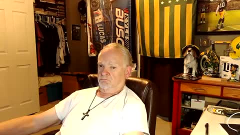 Snapshot of midwestdad09 chatting on September 2025 09:42:02 AM midwestdad09 online show from September 2025 09:42:02 AM