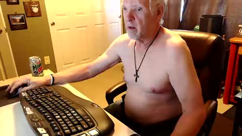 Snapshot of midwestdad09 chatting on October 2025 02:29:01 PM midwestdad09 online show from October 2025 02:29:01 PM