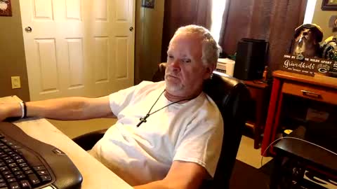 Snapshot of midwestdad09 chatting on October 2025 06:52:01 PM midwestdad09 online show from October 2025 06:52:01 PM