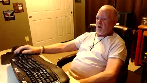 Snapshot of midwestdad09 chatting on October 2025 07:25:01 AM midwestdad09 online show from October 2025 07:25:01 AM